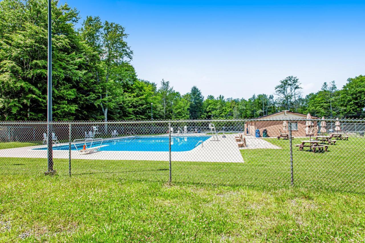 Friendship Lodge Pocono Lake Exterior foto